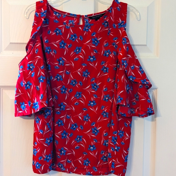 Tommy Hilfiger Tops - Tommy Hilfiger Floral Cold Shoulder Shirt Size M